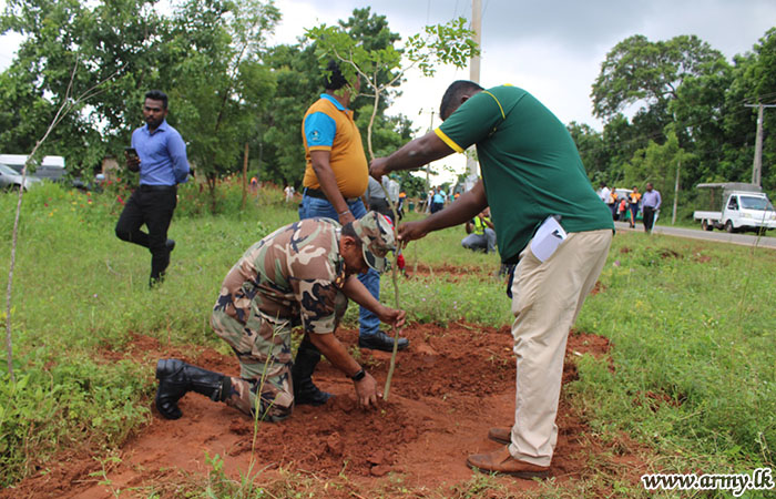 16 GR Troops Plant 400 Saplings & Join 'Ruk Ropana' Project in Puttalam
