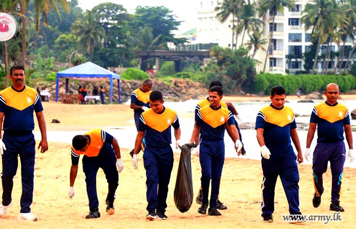 2 (v) SLAGSC Troops Clean Mount Lavinia Beach on Anniversary Day