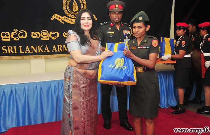இராணுவ சேவை வனிதையரால் மத்திய பாதுகாப்பு படை தலைமையகத்தில் உலர் உணவு பொதிகள் வழங்கல்