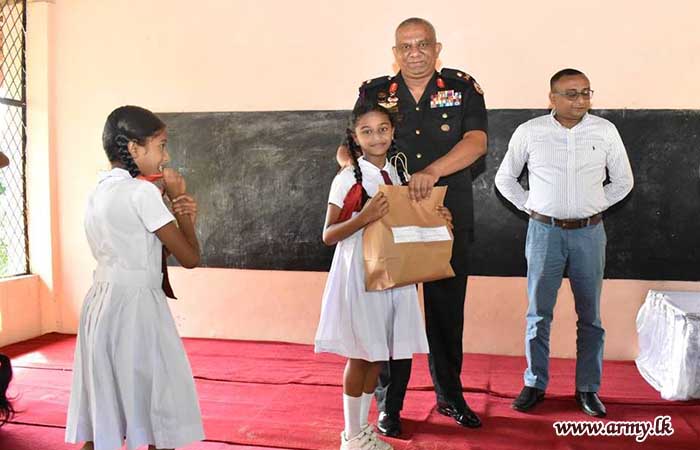 Troops Facilitate Supply of Incentives to Hambanthota Students