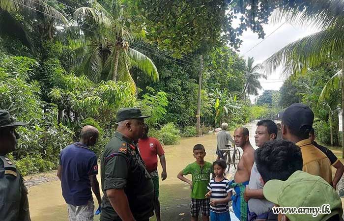 12 Infantry Division Troops Provide Emergency Relief to Flood Victims                