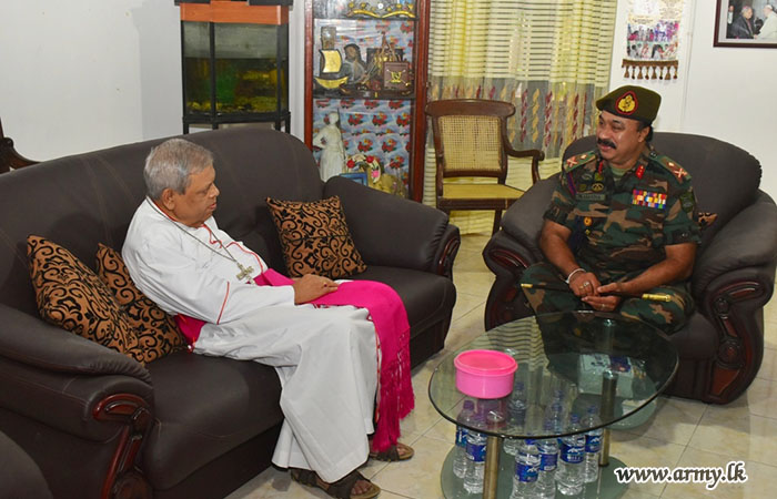 Eastern Commander Pays Courtesies to Bishop of Batticaloa