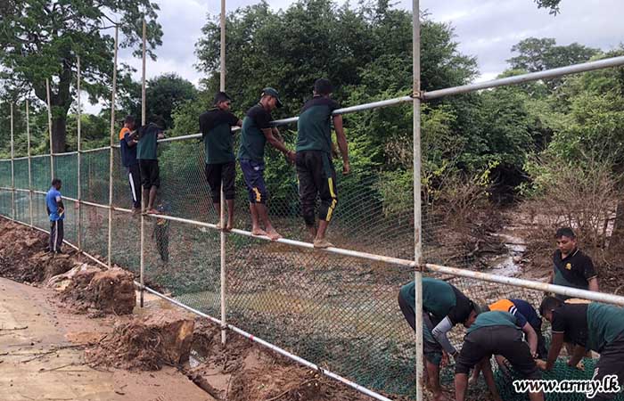 12 வது காலாட் படைப்பிரிவினால் ரிதியகம பூங்காவில் தற்காலிக சுற்று வேலி அமைப்பு