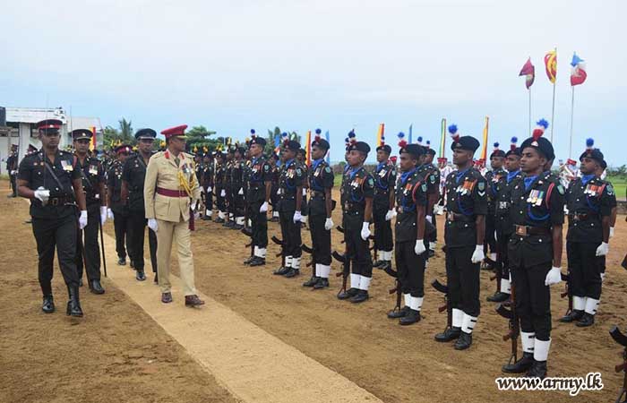 241 வது காலாட் பிரிகேட் தளபதிக்கு 10 வது ஆண்டு விழாவில் மரியாதை