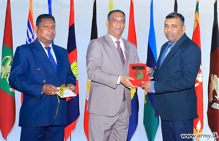‘Diner's Club’ Lecture at SLAVF Touches on 'Life Challenges'