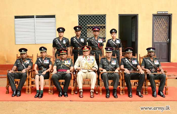 ඉංජිනේරු සේවා බලකායේ කර්නල් සේනාවිධායකතුමන් 10 (ස්වෙච්ඡා) ඉංජිනේරු සේවා රෙජිමේන්තුවේ නිල සංචාරයක