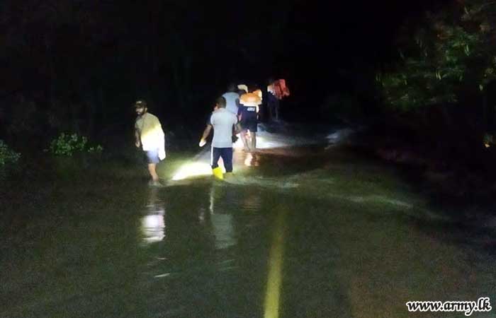 Now, Wanni Troops Volunteer to Rescue Flood-hit Civilians in Mannar 