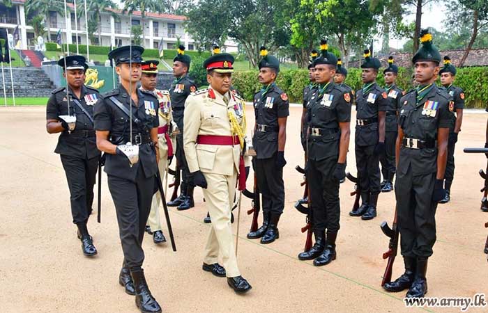 இலங்கை சிங்க படையணியின் ஓய்வு பெறும் இரண்டு பிரிகேடியர்களுக்கு கௌரவிப்பு