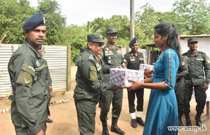 முல்லைத்தீவு, வன்னி மற்றும் யாழ். படையினர் வெள்ள நிவாரணப் பணியில் 