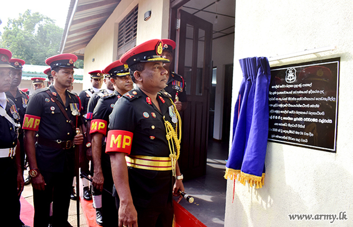 ශ්‍රී ලංකා යුද්ධ හමුදා විනයාරක්‍ෂාධිපතිතුමන් යුද්ධ හමුදා පොලිස් හේවා බලකා පුහුණු පාසලේ සංචාරයක.