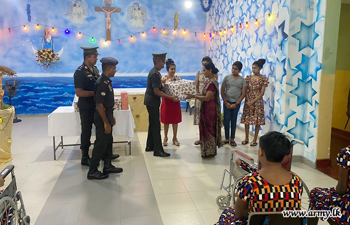 4 ගැමුණු හේවා බලකායේ මූලිකත්වයෙන් අත්‍යවශ්‍ය සනීපාරක්‍ෂක ද්‍රව්‍ය බෙදාදීමේ වැඩසටහනක්