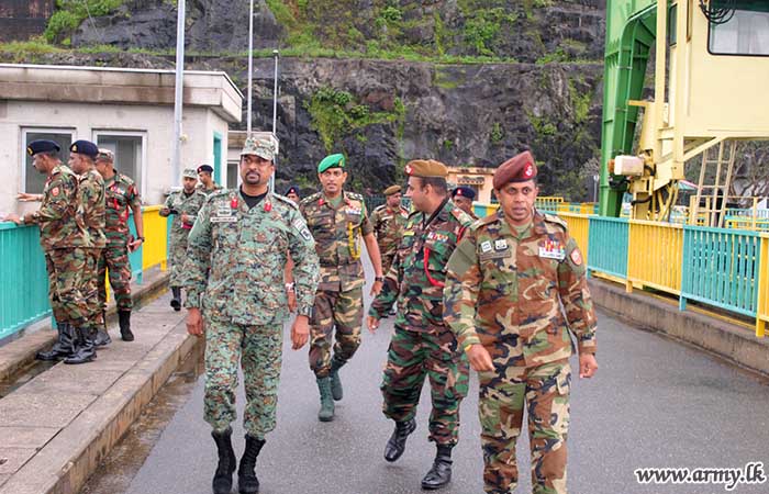 11 පාබල සේනාංකයේ සේනාංකාධිපතිතුමන් සිය බලප්‍රදේශයේ සංචාරයක