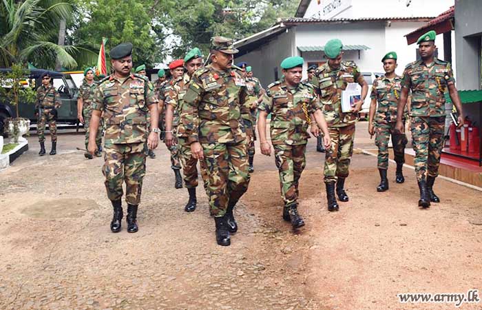21 පාබල සේනාංකයේ සේනාංකාධිපතිතුමන් 9 සහ 5 (ස්වෙච්ඡා) ගජබා රෙජිමේන්තු මූලස්ථානයන්හි සංචාරයක