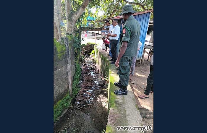 12 පාබල සේනාංකයේ භටපිරිස් ඩෙංගු මර්ධන වැඩසටහනක                                     
