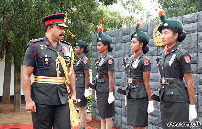 ශ්‍රී ලංකා යුද්ධ හමුදා කාන්තා බලකායේ බලකාධිපතිතුමන් ඒකක සංචාරයක