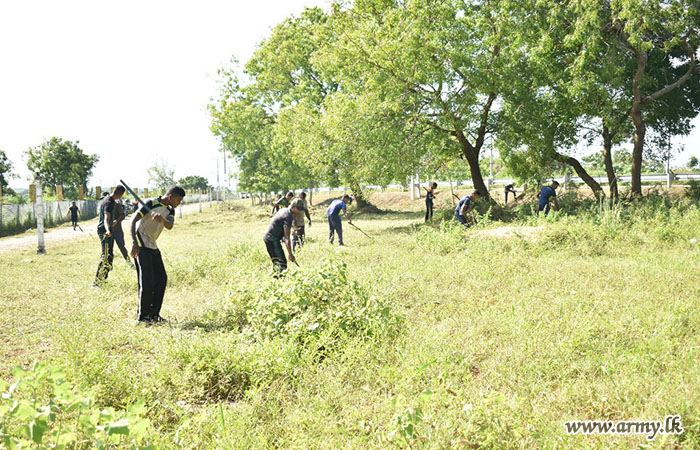 12 Infantry Division Troops Dedicate Efforts to Prepare 'Shasanaloka Raja Maha Viharaya' for Religious Festivals