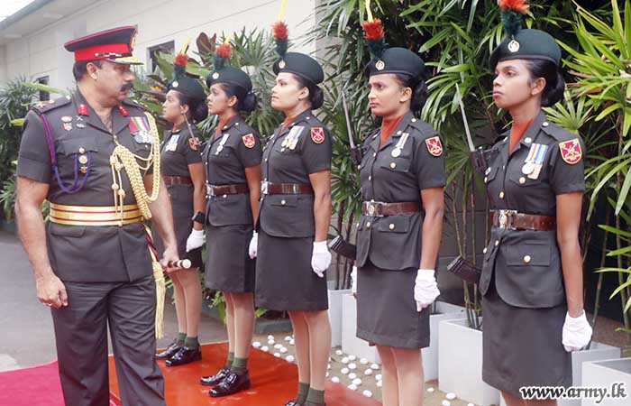 ශ්‍රී ලංකා යුද්ධ හමුදා කාන්තා බලකායේ බලකාධිපති 1 ශ්‍රී ලංකා යුද්ධ හමුදා කාන්තා බලකායේ සංචාරයක