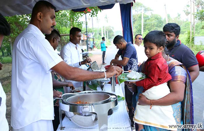 யாழ். பாதுகாப்பு படைத் தலைமையகத்தில்  பால் சோறு தானம் மற்றும் போதி பூஜை 