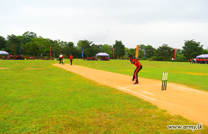 අම්පාර සටන් පුහුණු පාසල මගින්  සුහද සැහැල්ලු පන්දු  ක්‍රිකට් තරගාවලියක් පවත්වයි