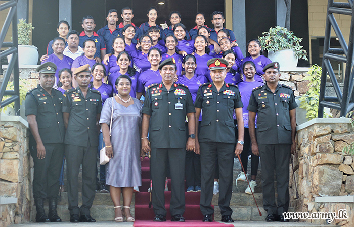 இலங்கை பொறியியல் படைப்பிரிவினாரல் கொழும்பு பிஷப் கல்லூரி நீச்சல் குழுவிற்கு தலைமைத்துவ பயிற்சி