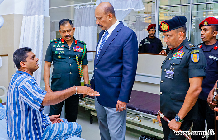 Defence Secretary & Commander of Army Visit Injured Paratroopers