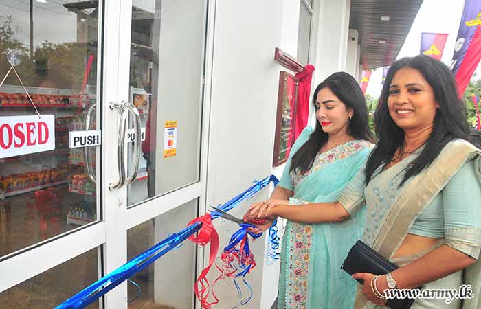 ශ්‍රී ලංකා කාලතුවක්කු හමුදා සේවා වනිතා ශාඛාව විසින් ‘New Gunners’ Super’ සුපිරි වෙළඳසැල විවෘත කරයි