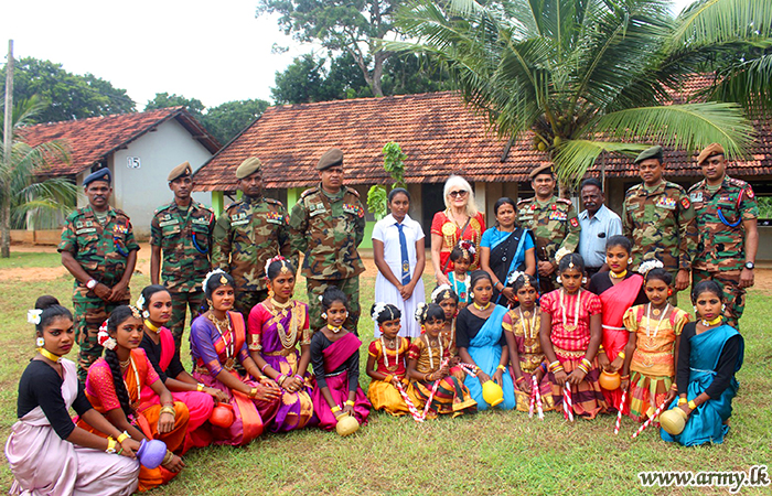 2 வது இலங்கை தேசிய பாதுகாப்பு படையணியின் படையினரால் கிளிநொச்சி மாணவர்களுக்கு காலணிகள்