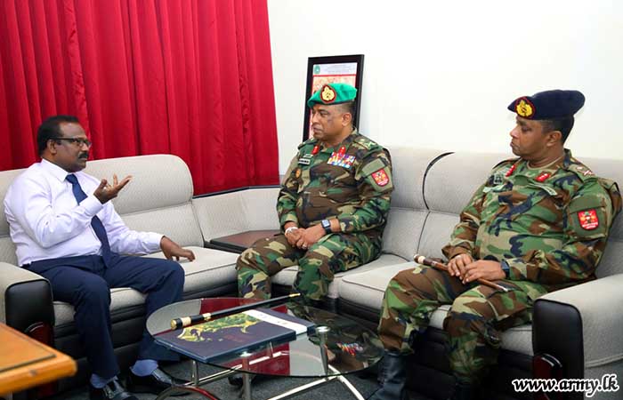 ආරක්‍ෂක සේනා ආඥාපති - යාපනය ප්‍රදේශයේ ආගමික නායකයින්, රාජ්‍ය නිලධාරීන් හමුවෙයි 
