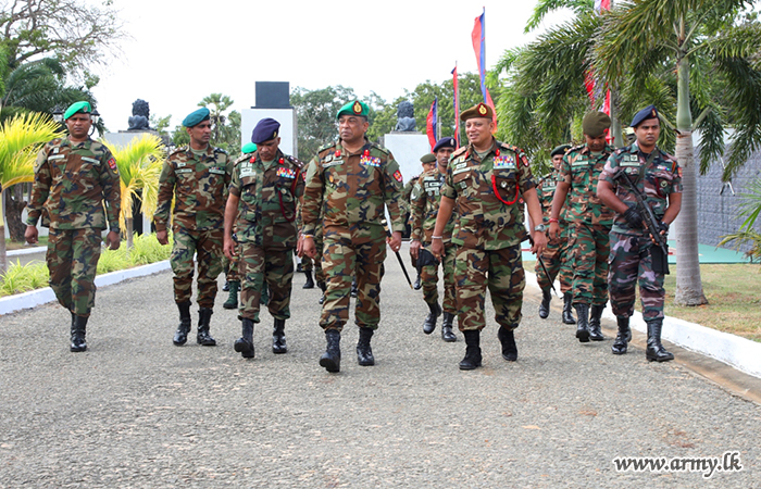 Commander of the SFHQ- Jaffna Made his Maiden Visit to 52 Infantry Division
