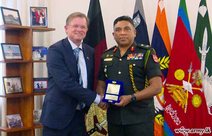 ශ්‍රී ලංකාවේ නෙදර්ලන්ත තානාපති කාර්යාලයේ නියෝජ්‍ය තානාපති, ආරක්‍ෂක සේනා මූලස්ථානය - යාපනය සංචාරයක