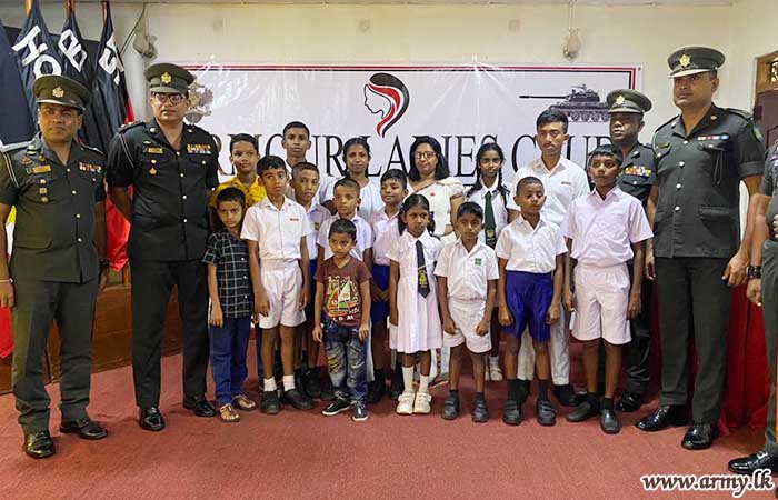 ශ්‍රී ලංකා සන්නාහ සන්නද්ධ බලකා සේවා වනිතා ශාඛාවේ මූලිකත්වයෙන් පාසල් උපකරණ පරිත්‍යාග වැඩසටහනක්