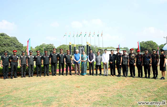ඉන්දීය මහ කොමසාරිස්තුමන් ශ්‍රී ලංකාවේදී දිවිපිදූ ඉන්දීය සාමසාධක රණවිරුවන්ට ගෞරවාචාර දක්වයි