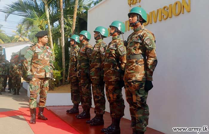 ආරක්‍ෂක සේනා ආඥාපති - බටහිර 61 පාබල සේනාංකයේ පළමු නිල සංචාරය සිදුකරයි