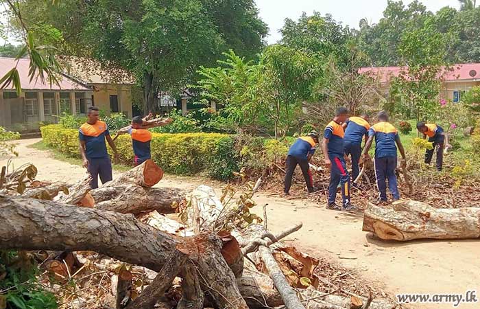 12 Infantry Division Troops Lead Cleanup Campaign at Okkampitiya Divisional Hospital