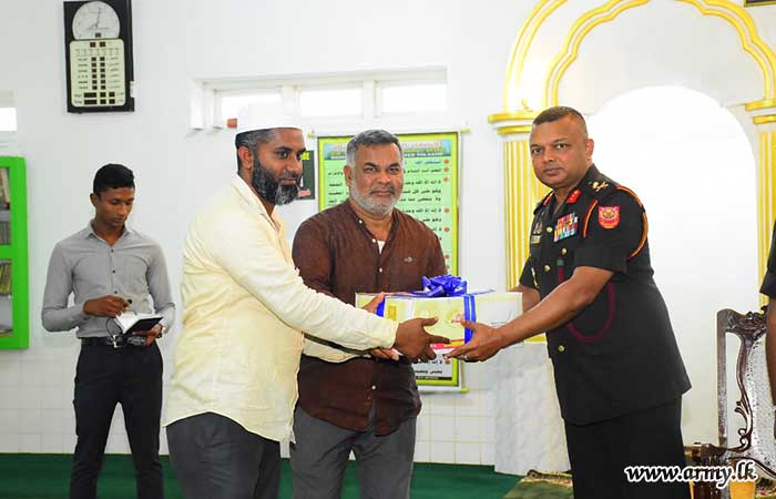 ආරක්‍ෂක සේනා මූලස්ථානය - මධ්‍යම මූලිකත්වයෙන් ජුම්මා පල්ලි වෙත රටඉඳි බෙදාදීමේ වැඩසටහනක්