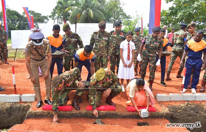 වඩිච්චාලය ප්‍රදේශයේ ආර්ථික අපහසුතා මධ්‍යයේ දිවිගෙවන පවුලක් වෙනුවෙන් නව නිවසක් ඉදිකිරීම සඳහා මුල්ගල් තබයි