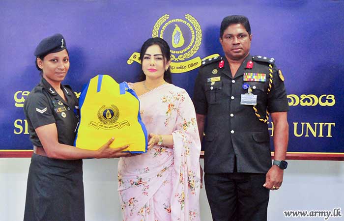 යුද්ධ හමුදා සේවා වනිතා ඒකකයෙන් වියළි ආහාර සලාක ඇසුරුම් පරිත්‍යාග වැඩසටහනක්