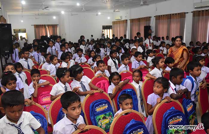 24 Infantry Division Provides School Supplies to Ampara District Students
