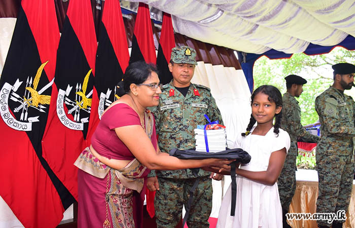 විශේෂ බලකා සේවා වනිතා ශාඛාවේ මූලිකත්වයෙන් වල්මෝරුව ප්‍රාථමික විද්‍යාලය වෙත පාසල් උපකරණ පරිත්‍යාගයක්