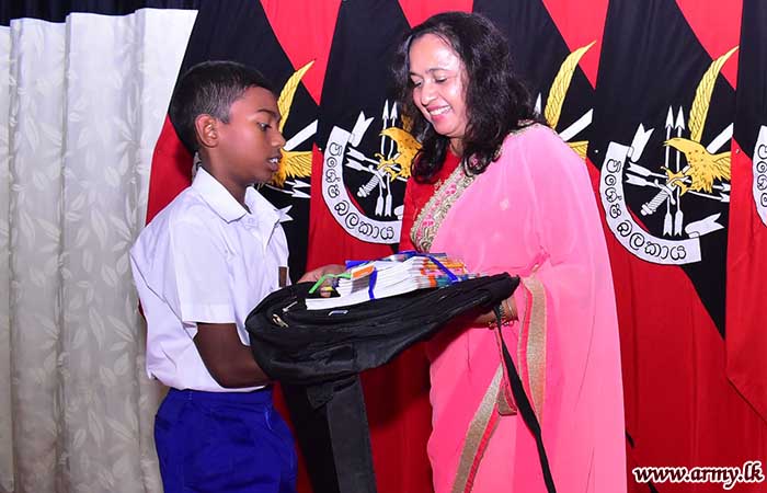 විශේෂ බලකා සේවා වනිතා ශාඛාවේ මූලිකත්වයෙන් පල්ලේපොල, වීර මද්දුම බණ්ඩාර විද්‍යාලය වෙත පාසල් උපකරණ පරිත්‍යාගයක්