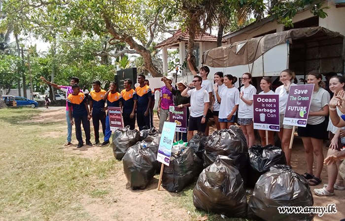 2 (V) GW Troops Assist in Galle Fort Beach Cleanup Programme