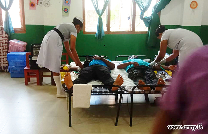 Blood Donation Drive by 11 Vijayabahu Infantry Regiment