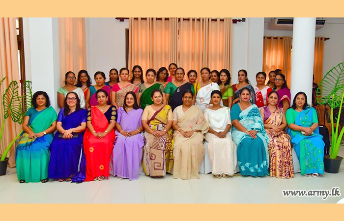 ජාත්‍යන්තර කාන්තා දිනයට සමගාමීව ශ්‍රී ලංකා සිංහ රෙජිමේන්තු සේවා වනිතා ශාඛාවේ මූලිකත්වයෙන් වැඩසටහනක්
