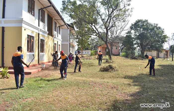 641 Infantry Brigade Troops Conduct Cleaning Program at Muthiyankaddukulam School
