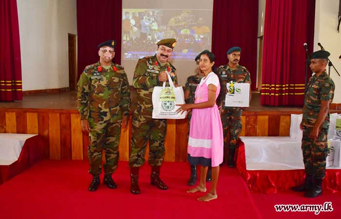 கிழக்கு பாதுகாப்பு படையினரால் கொக்கட்டிச்சோலை கர்ப்பிணி தாய்மார்கள் மற்றும் விவசாயிகளுக்கு உதவி