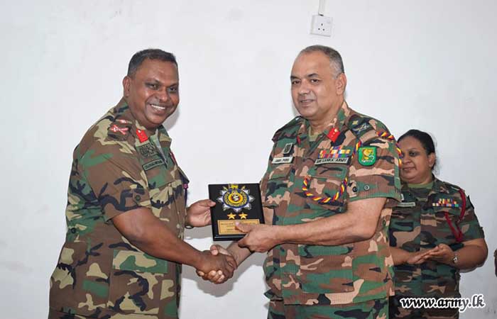 Commander, Army Logistic Command Familiarizes with Under Command Troops