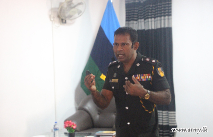 Lecture on Sri Lanka Army War Literature Held at Signal Training School
