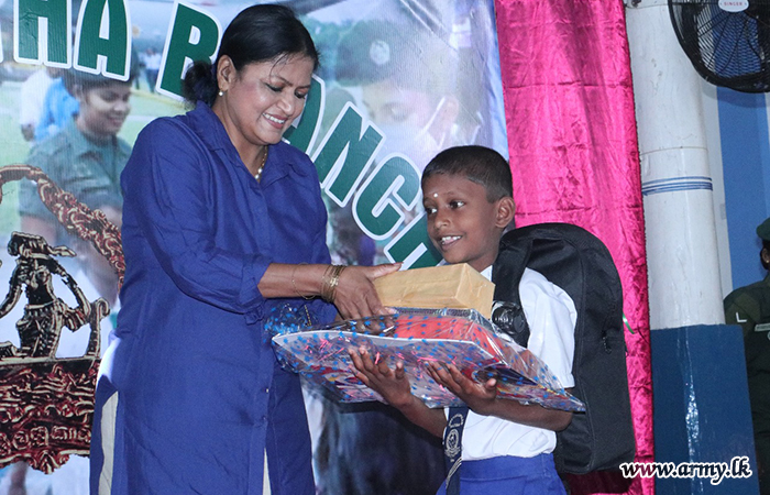 යුද්ධ හමුදා කාන්තා බලකා සේවා වනිතා ශාඛාවෙන් සමාජ සත්කාරක වැඩසටහනක්