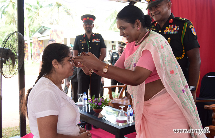 යුද්ධ හමුදා සන්නද්ධ බුද්ධි බලකා සේවා වනිතා ශාඛාව අක්‍ෂි වෛද්‍ය සායන කඳවුරක් සංවිධානය කරයි