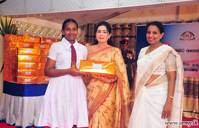 ශ්‍රී ලංකා ජාතික ආරක්‍ෂක බලමුළු සේවා වනිතා ශාඛාව මගින් විශේෂ අවශ්‍යතා සහිත පාසල් දරු දැරියන් සඳහා පරිත්‍යාග වැඩසටහනක්